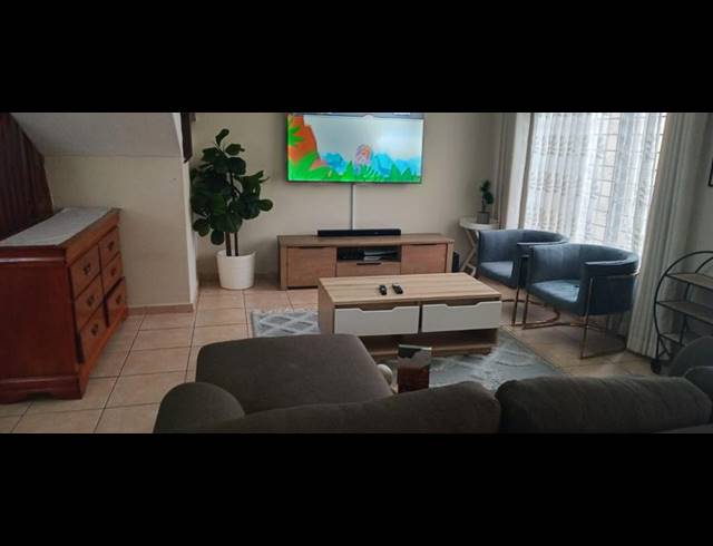 3 BEDROOM TOWNHOUSE FOR SALE IN THE WOLDS